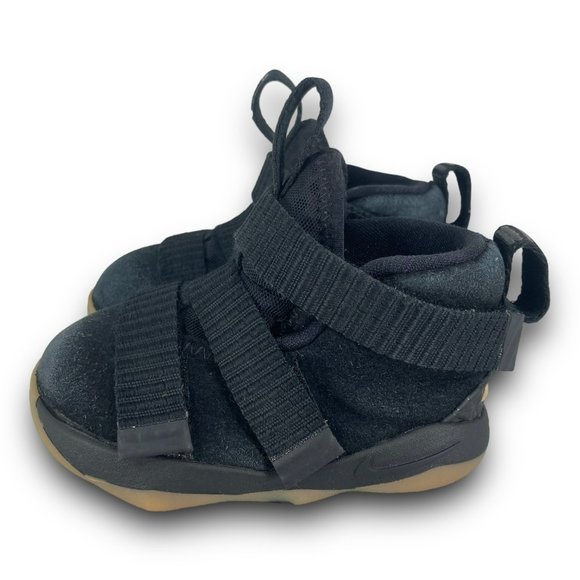 Nike LeBron Soldier 11 Sneakers 918367-007 Low Top Slip On Black Gum Toddler 4 - Picture 4 of 9